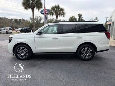 New 2026 Ford Expedition Active image 4