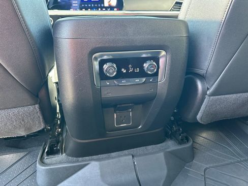 Used 2025 Chevrolet Suburban RST w/ RST Capability Package AWD/4WD image 23