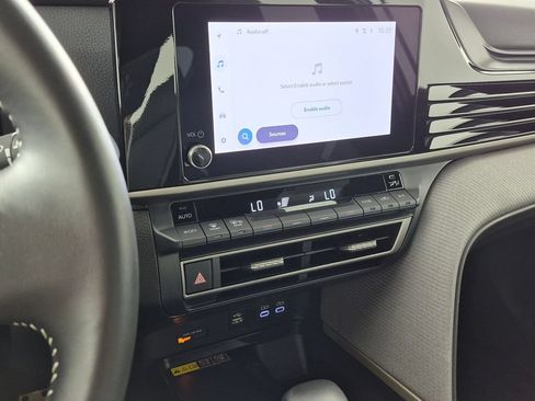 Used 2025 Toyota Camry SE FWD image 18