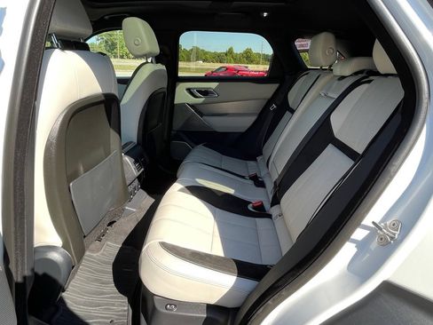 Used 2019 Land Rover Range Rover Velar R-Dynamic SE image 34