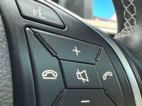 Used 2017 INFINITI QX30 Premium w/ Navigation Package image 34