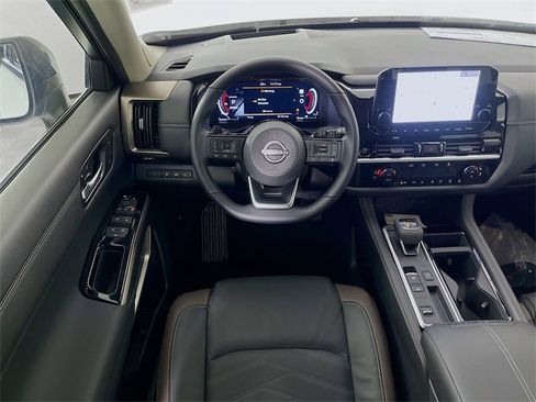 New 2025 Nissan Pathfinder Platinum image 17