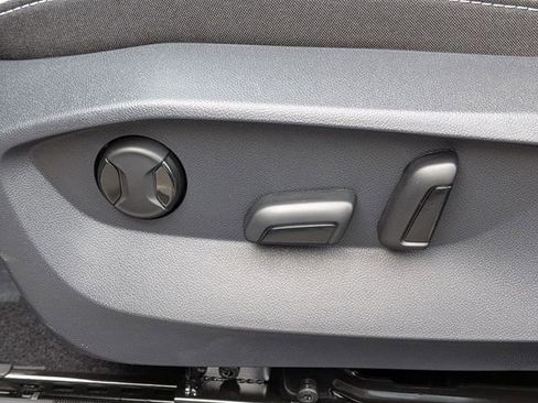 New 2026 Volkswagen Taos SE image 27