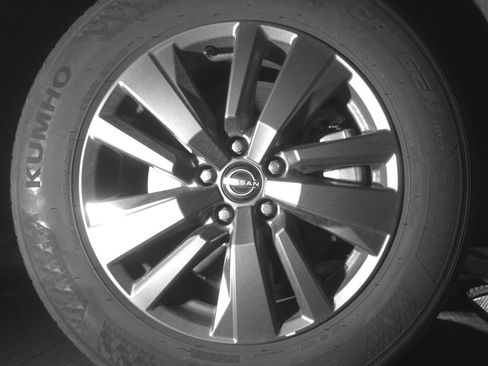 Used 2025 Nissan Pathfinder SV FWD image 13