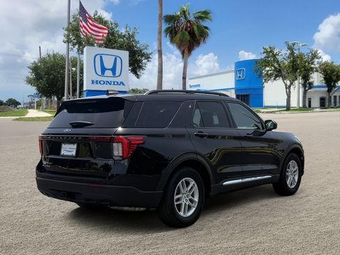 Used 2025 Ford Explorer Active RWD image 4