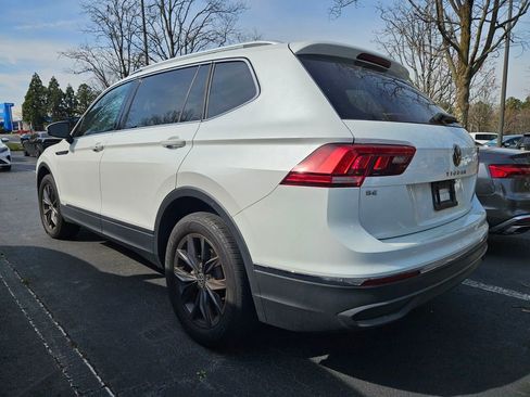 Used 2023 Volkswagen Tiguan SE w/ Panoramic Sunroof Package image 7