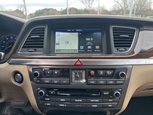 Used 2015 Hyundai Genesis 3.8 image 9