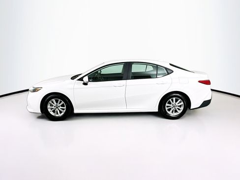 Used 2025 Toyota Camry LE image 4