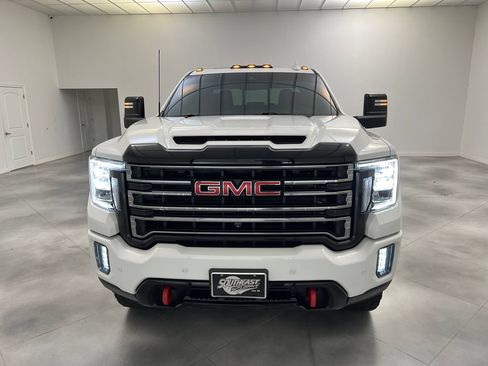 Used 2022 GMC Sierra 2500 AT4 w/ AT4 Preferred Package AWD/4WD image 3