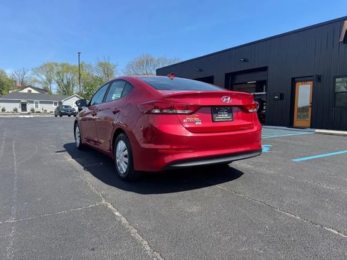 Used 2017 Hyundai Elantra SE image 2