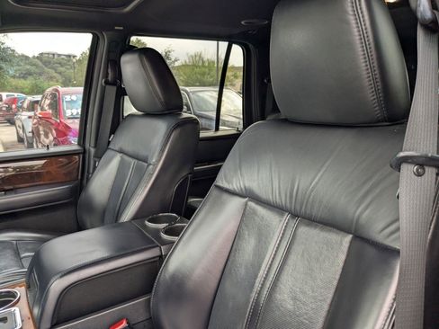 Used 2017 Lincoln Navigator L Select image 12