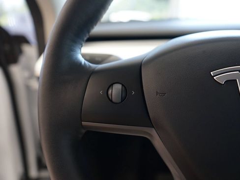 Used 2021 Tesla Model Y Long Range AWD/4WD image 30
