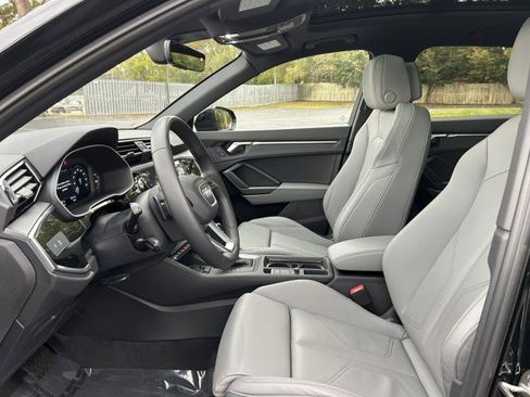 Certified 2025 Audi Q3 2.0T Premium w/ Convenience Package image 18