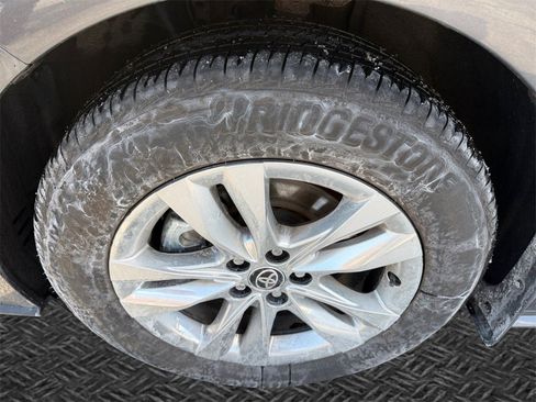 Used 2025 Toyota Sienna XLE w/ XLE Plus Package image 11