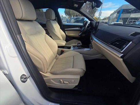 Certified 2025 Audi Q5 2.0T Premium image 11