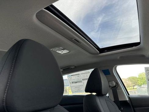 New 2025 Hyundai Elantra SEL image 13