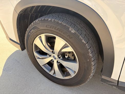 Used 2023 Subaru Ascent Premium w/ Convenience Package AWD/4WD image 9