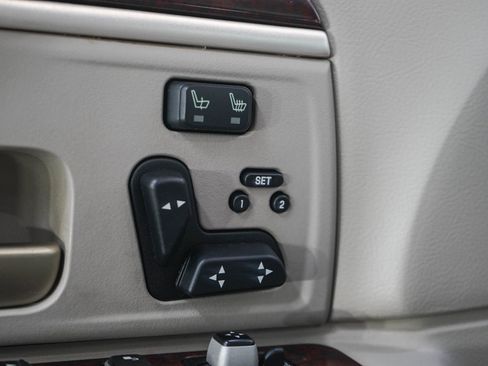 Used 2006 Lincoln Town Car Signature Limited RWD image 18
