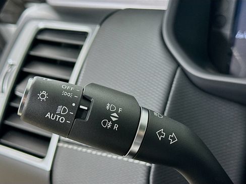 Used 2025 Land Rover Discovery Dynamic SE AWD/4WD image 20