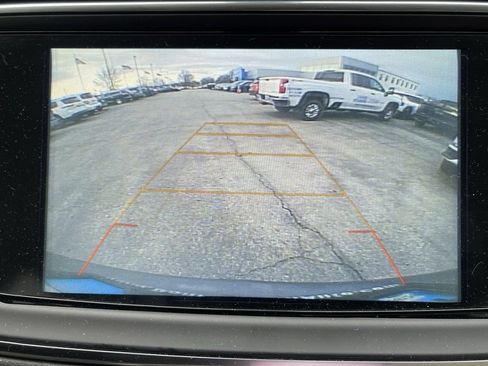 Used 2019 Buick Enclave Essence image 13