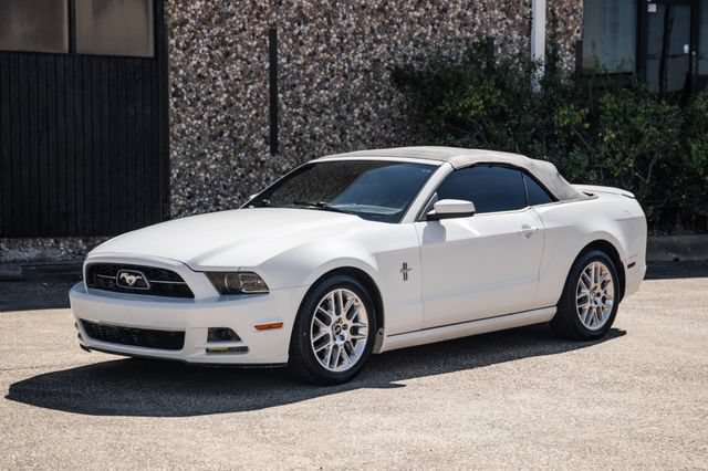 Used 2013 Ford Mustang Premium RWD image 27