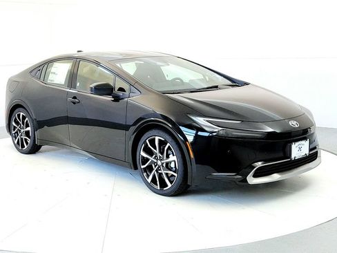 New 2027 Toyota Prius Plug-In Hybrid FWD image 7