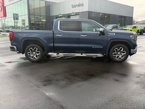 Used 2022 GMC Sierra 1500 SLT w/ SLT Convenience Package image 3