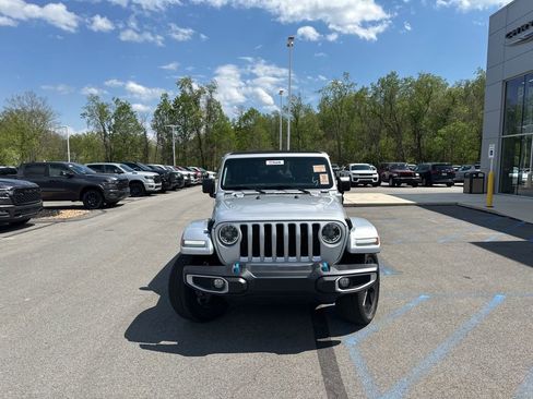 Used 2023 Jeep Wrangler Unlimited Sahara w/ Cold Weather Group AWD/4WD image 6