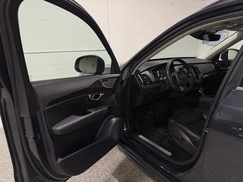 Used 2017 Volvo XC90 T6 Momentum AWD/4WD image 8