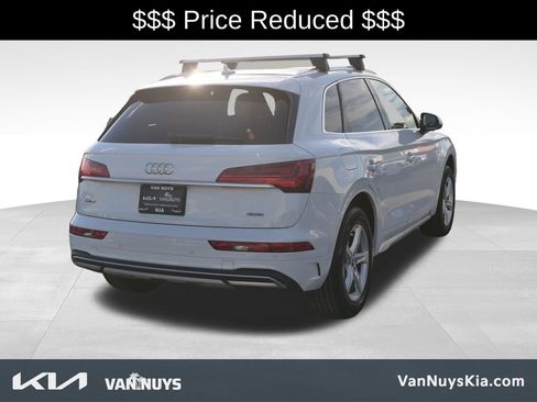 Used 2024 Audi Q5 2.0T Premium w/ Convenience Package image 2