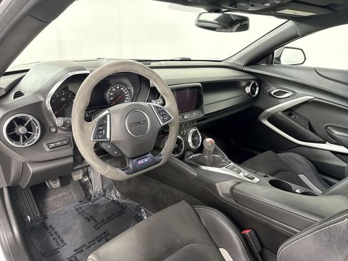 Used 2018 Chevrolet Camaro SS RWD image 4