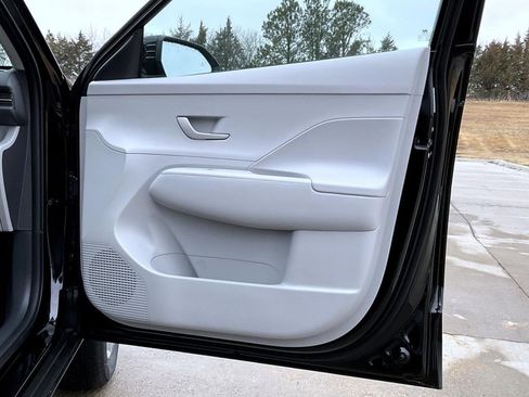 New 2026 Hyundai Kona SE image 17