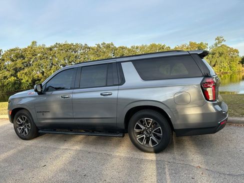 Used 2022 Chevrolet Suburban Z71 w/ Z71 Off-Road Package image 3