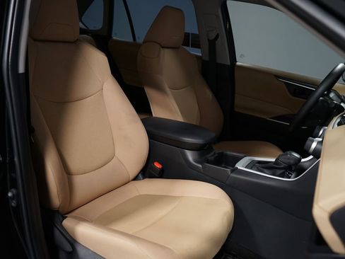 Certified 2025 Toyota RAV4 LE image 26