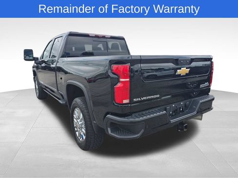 Used 2024 Chevrolet Silverado 2500 High Country w/ High Country Premium Package AWD/4WD image 3