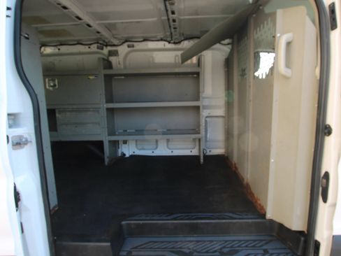 Used 2015 Ford Transit 250 130 Low Roof RWD image 12