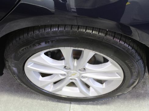 Used 2017 Chevrolet Malibu LT image 30