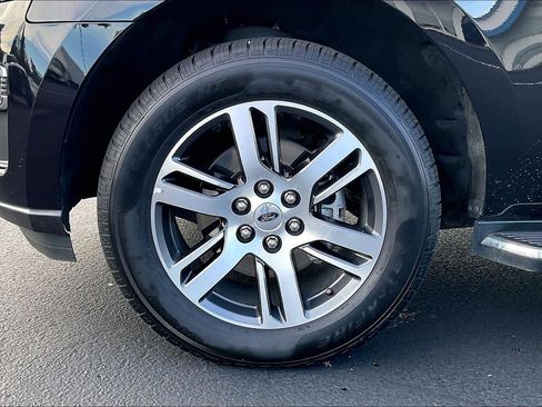 Used 2023 Ford Expedition Limited image 9