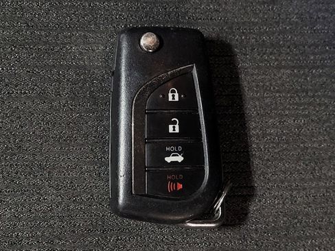 Used 2019 Toyota Camry LE FWD image 32