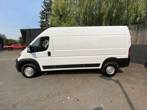 Used 2026 RAM ProMaster 2500 w/ Convenience Group FWD image 3