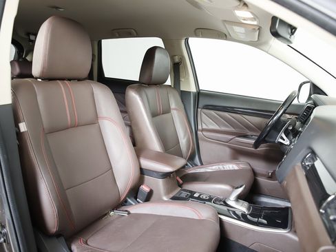 Used 2018 Mitsubishi Outlander SEL image 8