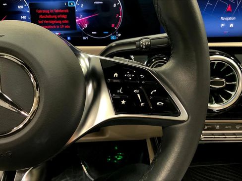 Used 2025 Mercedes-Benz CLA 250 image 23