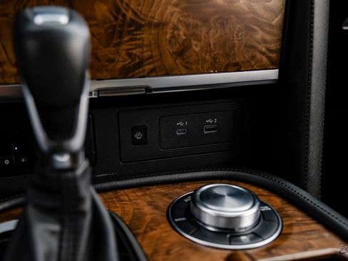 Used 2021 Nissan Armada SL w/ Captain's Chairs Package image 55