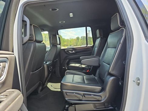 Used 2023 Chevrolet Suburban Premier image 31