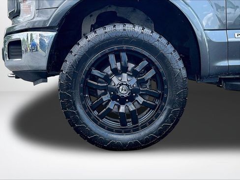 Used 2018 Ford F150 Lariat w/ Equipment Group 502A Luxury AWD/4WD image 8