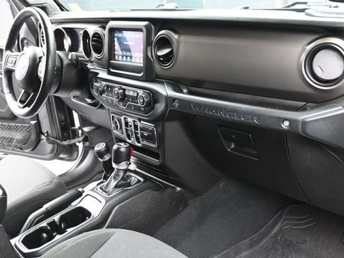 Used 2018 Jeep Wrangler Unlimited Sport S AWD/4WD image 28