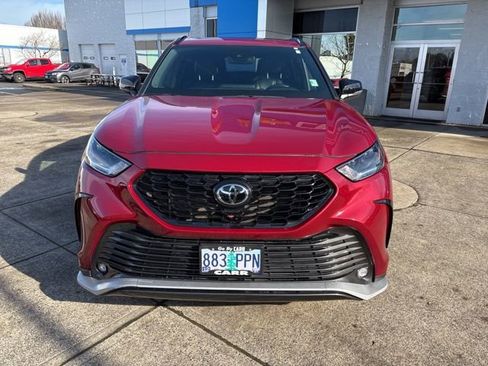 Used 2023 Toyota Highlander XSE image 3