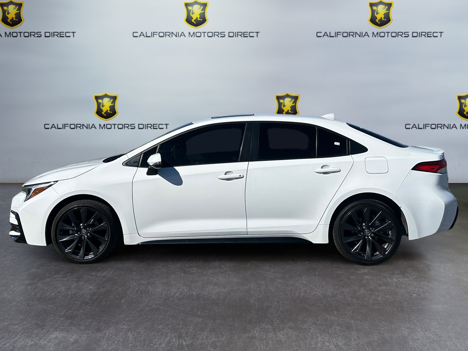Used 2025 Toyota Corolla SE w/ SE Premium Package FWD image 2