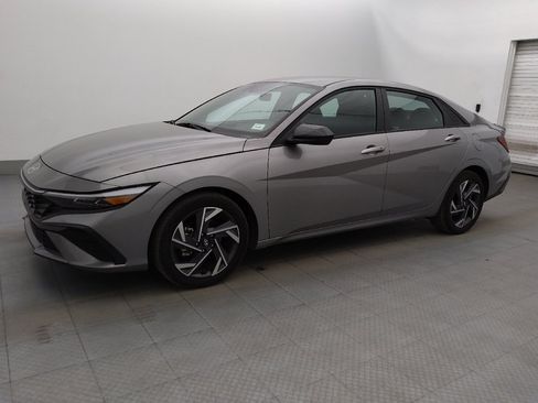 Used 2025 Hyundai Elantra Sport FWD image 2