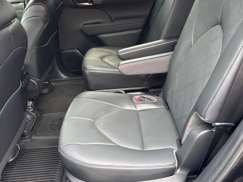 Used 2023 Toyota Highlander Platinum AWD/4WD image 8